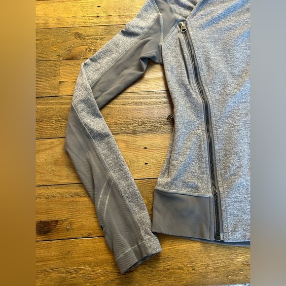 LULULEMON Gray Heathered Bhakti Yoga Flattering Jacket Double Zipper Thumb Hole - Picture 8 of 16